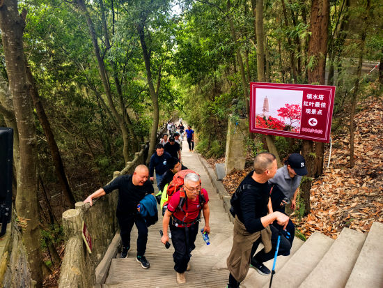 ͼΪ����Ͽͽ������ϿHiking����ս����ֳ������洺 ��