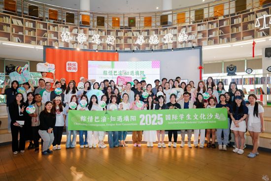 图为活动现场合影。 活动主办方供图 图为活动现场合影。 活动主办方供图