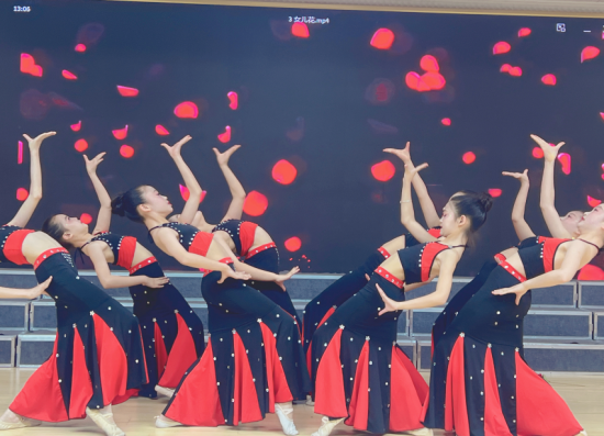 图为大赛现场。酉阳民族小学 供图 图为大赛现场。酉阳民族小学 供图