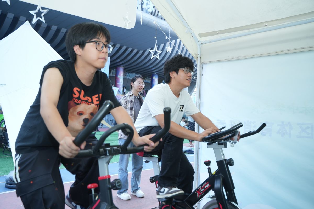 图为市民参与动感单车挑战。活动主办方供图 图为市民参与动感单车挑战。活动主办方供图