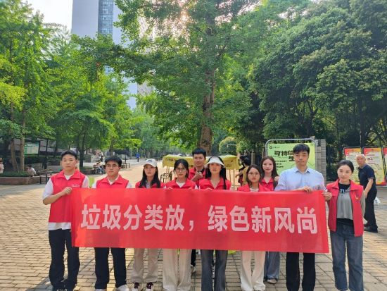 图为志愿者参加社区活动。重庆工业职业技术学院建筑工程学院供图 图为志愿者参加社区活动。重庆工业职业技术学院建筑工程学院供图