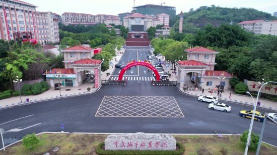 图为活动现场。重庆电视台《教育新视界》栏目供图 图为活动现场。重庆电视台《教育新视界》栏目供图