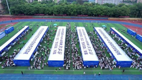 图为活动现场。重庆电视台《教育新视界》栏目供图 图为活动现场。重庆电视台《教育新视界》栏目供图