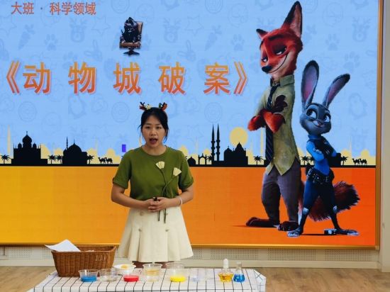 图为幼儿教师参加期末期末考评。赵武强 摄 图为幼儿教师参加期末期末考评。赵武强 摄