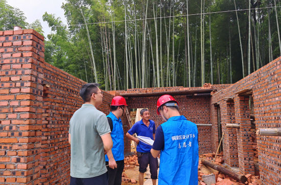 图为铜梁区住房城乡建委工作人员现场指导。图为铜梁区委宣传部 图为铜梁区住房城乡建委工作人员现场指导。图为铜梁区委宣传部