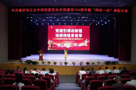 图为活动现场。重庆电视台《教育新视界》栏目供图 图为活动现场。重庆电视台《教育新视界》栏目供图