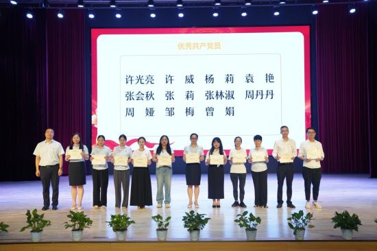 图为活动现场。重庆电视台《教育新视界》栏目供图 图为活动现场。重庆电视台《教育新视界》栏目供图