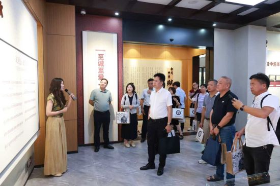 图为活动现场。重庆庆电视台《教育新视界》栏目供图 图为活动现场。重庆庆电视台《教育新视界》栏目供图