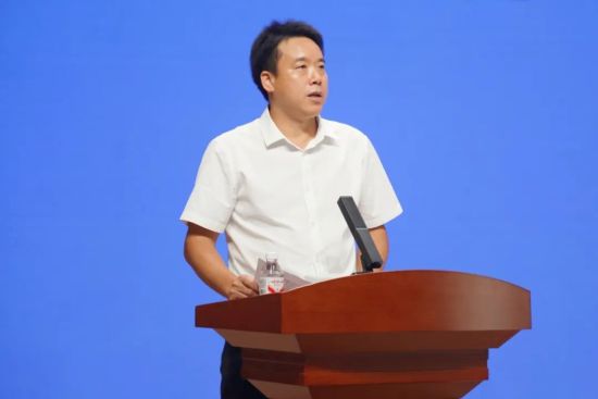图为丰都县委教育工委书记、县教委主任代海门讲话。丰都中学供图 图为丰都县委教育工委书记、县教委主任代海门讲话。丰都中学供图