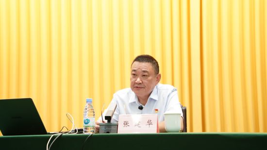 图为城口县检察院退休高级检察官、县关工委“五老”人员张建华。城口县教委 供图 图为城口县检察院退休高级检察官、县关工委“五老”人员张建华。城口县教委 供图