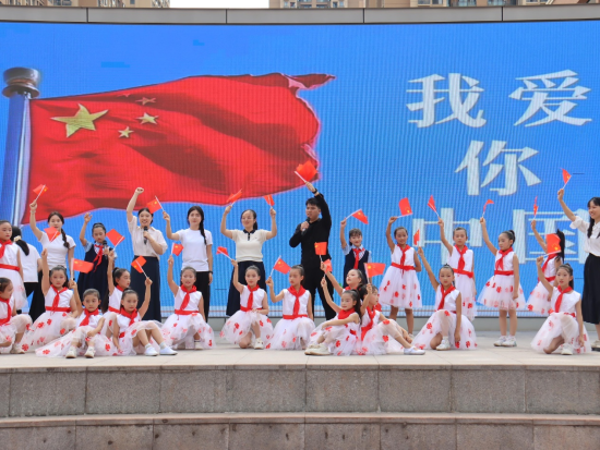 图为合唱节目《我爱你中国》。渝北空港佳园小学供图 图为合唱节目《我爱你中国》。渝北空港佳园小学供图