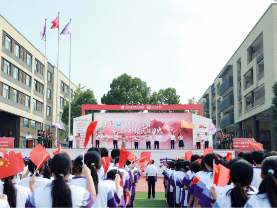 图为开学典礼现场。北新巴蜀中学供图 图为开学典礼现场。北新巴蜀中学供图