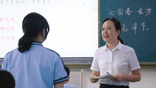 图为邱毅教学中。 图为邱毅教学中。