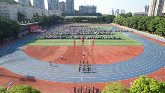 图为开学典礼现场。重庆电视台《教育新视界》栏目供图 图为开学典礼现场。重庆电视台《教育新视界》栏目供图