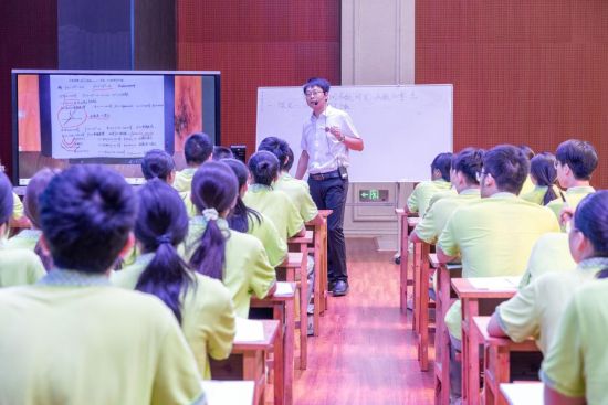 图为课例展示现场。主办方 供图 图为课例展示现场。主办方 供图