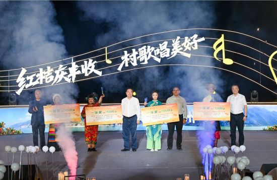 图为比赛颁奖。付作侨 摄 图为比赛颁奖。付作侨 摄