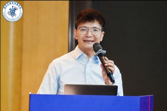图为刘一泽讲话。重庆市医学传播学会供图 图为刘一泽讲话。重庆市医学传播学会供图