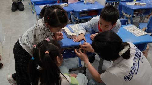 图为活动现场。重庆师范大学物理与电子工程学院 供图 图为活动现场。重庆师范大学物理与电子工程学院 供图
