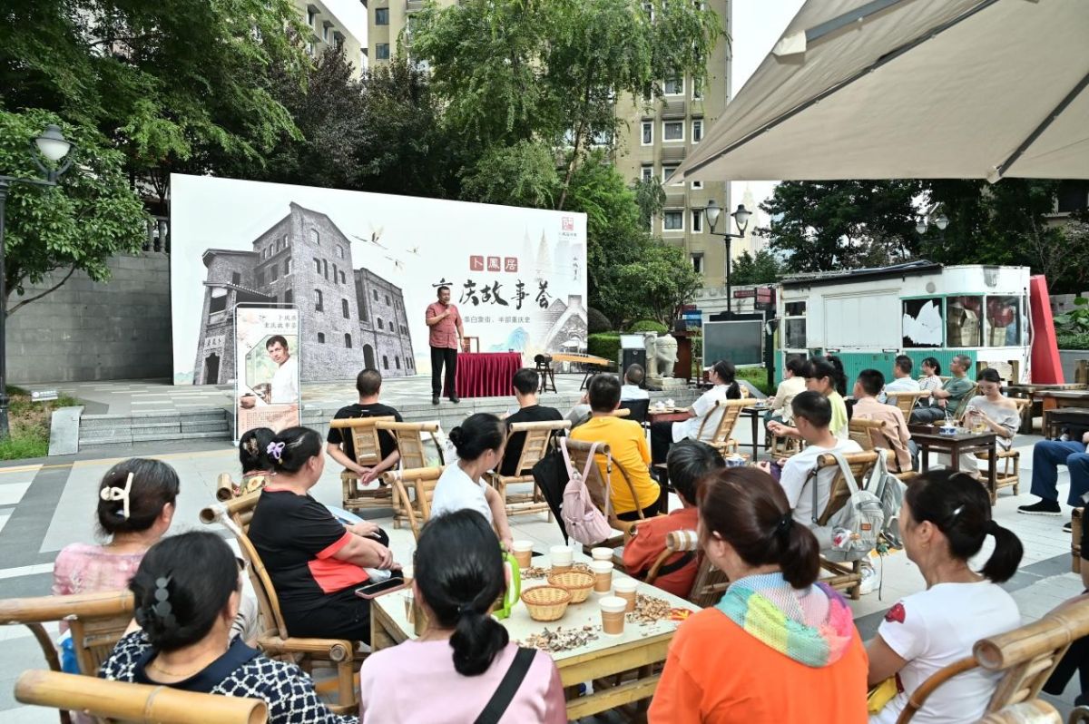 图为“卜凤居”评书曲艺表演现场 。王阅春 摄 图为“卜凤居”评书曲艺表演现场 。王阅春 摄