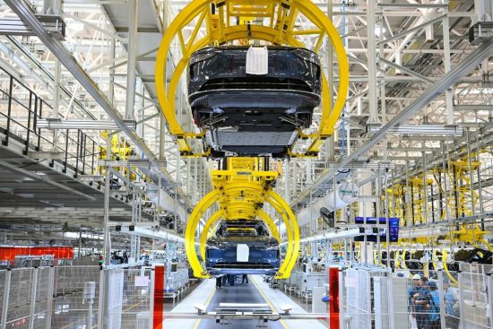 两江新区赛力斯超级工厂总装车间。王加喜 摄 两江新区赛力斯超级工厂总装车间。王加喜 摄