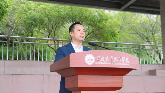 图为学校党委副书记、校长罗天洪在大会上讲话。教育项目稿件重庆电视台《教育新视界》栏目供图 图为学校党委副书记、校长罗天洪在大会上讲话。教育项目稿件重庆电视台《教育新视界》栏目供图