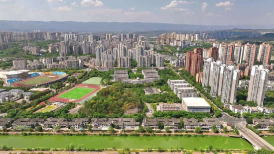 图为长寿区航拍。重庆电视台《教育新视界》栏目供图 图为长寿区航拍。重庆电视台《教育新视界》栏目供图