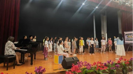 ͼΪɽСѧ֡ǿպϳճϰί ͼ