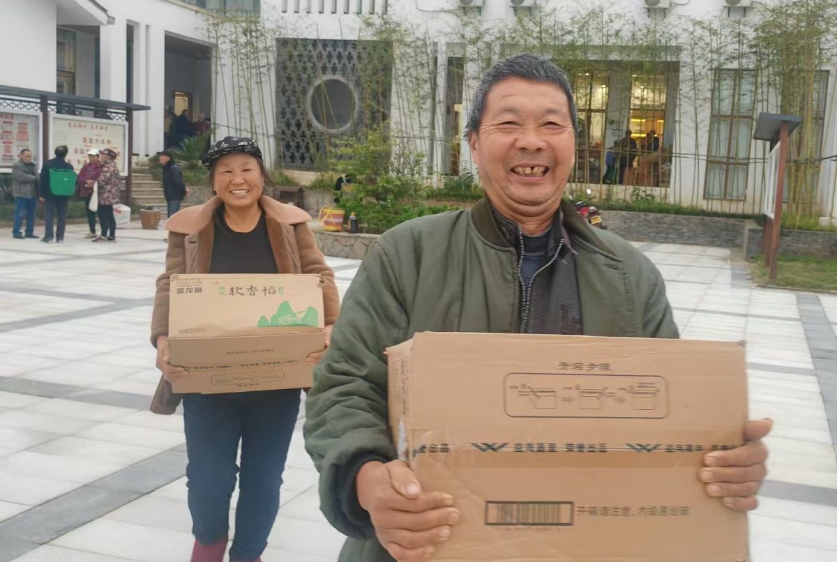 ͼΪá֡ӡĳСһƷ° 