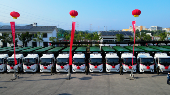 中际新能源合川网点投用的新能源重卡。 永川区委宣传部 中际新能源合川网点投用的新能源重卡。 永川区委宣传部