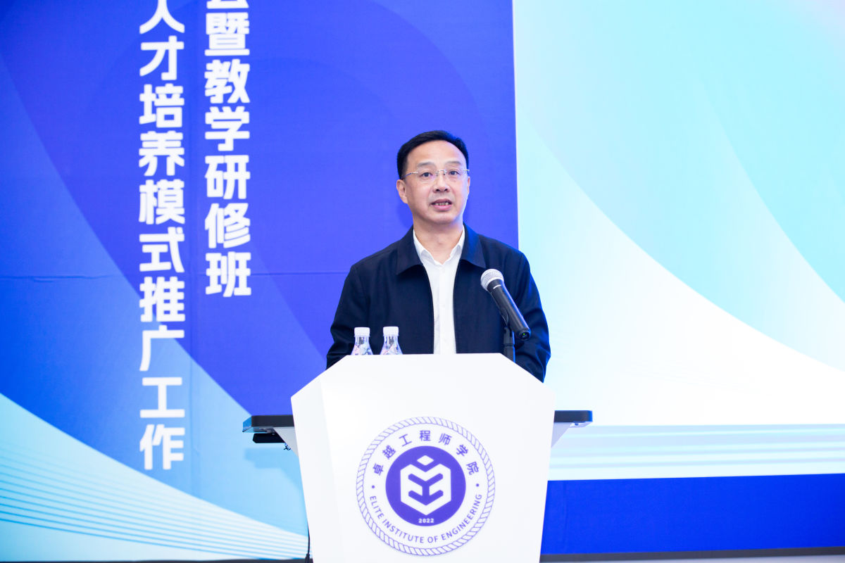 ͼΪѧУ׿ԽʦѧԺԺӢ´ǡ췽ͼ