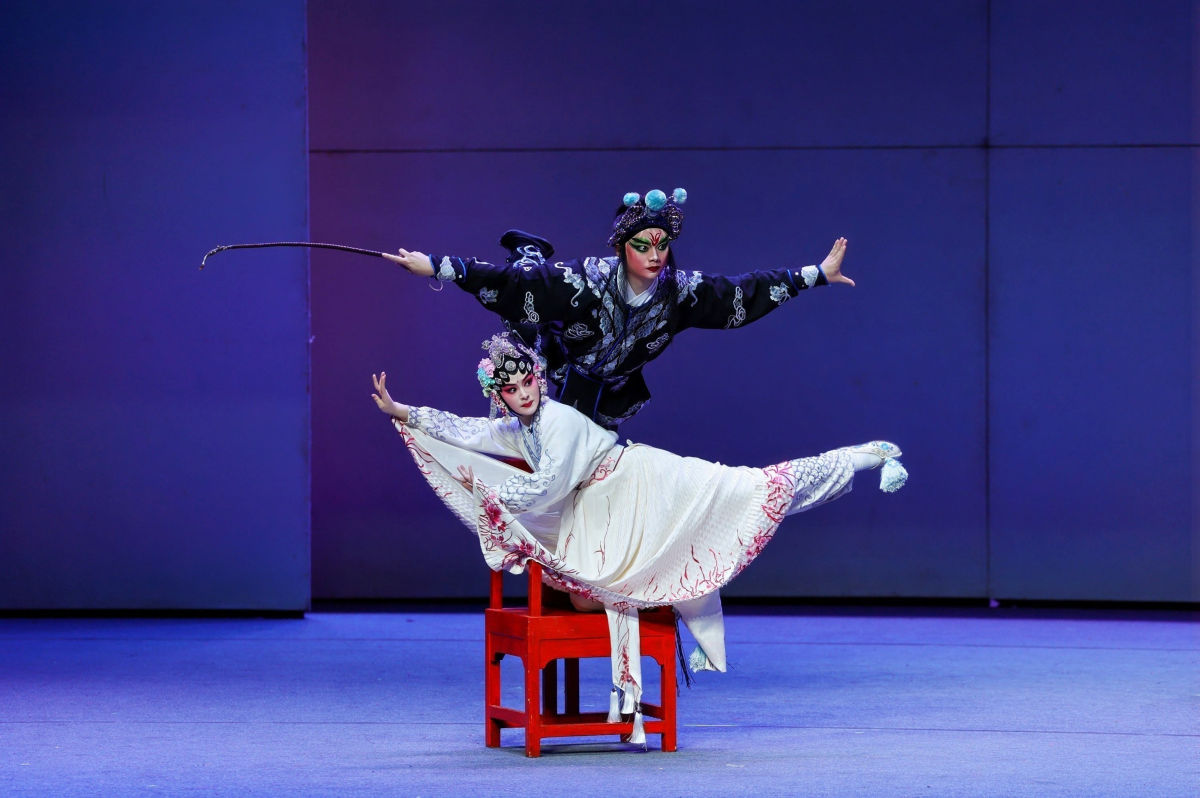 图为川剧《白蛇传》。重庆市川剧院供图 图为川剧《白蛇传》。重庆市川剧院供图