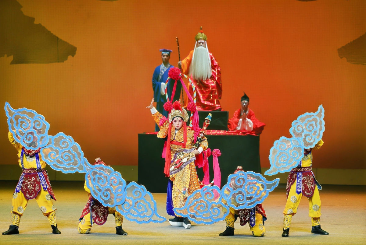 图为川剧《白蛇传》。重庆市川剧院供图 图为川剧《白蛇传》。重庆市川剧院供图