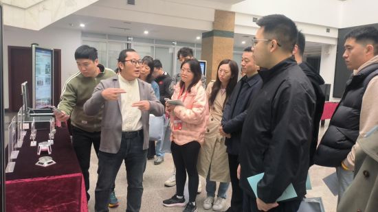 图为参访活动现场。陈媛 摄 图为参访活动现场。陈媛 摄