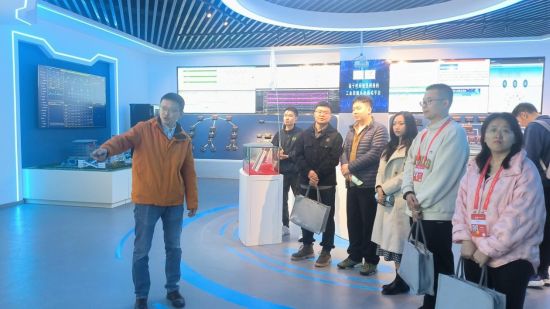 图为参访活动现场。陈媛 摄 图为参访活动现场。陈媛 摄