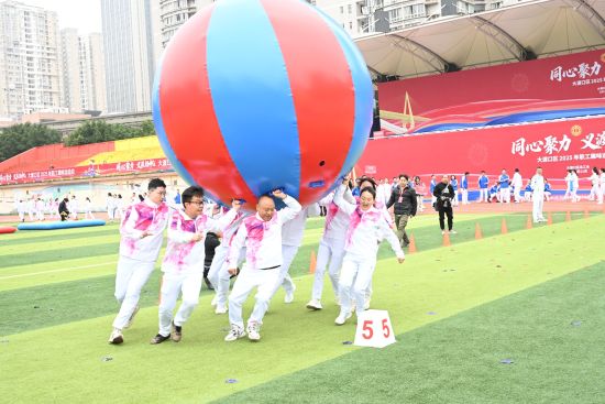 图为比赛现场。杨梦逸 摄 图为比赛现场。杨梦逸 摄