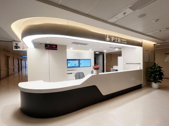 图为护士站。两江新区人民医院 供图 图为护士站。两江新区人民医院 供图