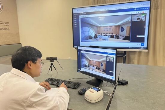 ͼΪ����ҽ�ƴ�ѧ�����ڶ�ҽԺ����ҽ���ҽѧ���ĵ�ר���Ŷӽ��С��������ơ�������ҽ�ƴ�ѧ�����ڶ�ҽԺ��ͼ