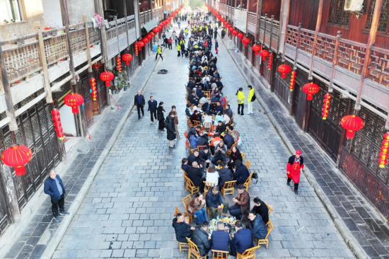 ͼΪ�����οͻ���һ�ã����������硢���������顣�±��� ��