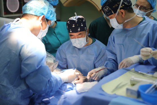 图为手术过程。 图为手术过程。