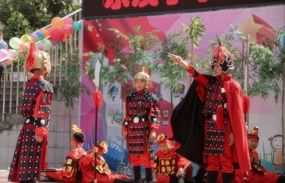 ͼΪѧ�������龰�硶�������������ǡ������ض�Ϫ������СѧУ��ͼ