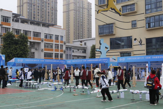 ͼΪ��ֳ������췽 ��ͼ