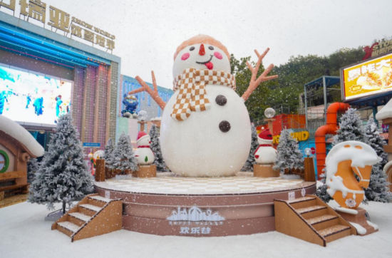 ͼΪ��ֳ���10�׸߾���ѩ�ˡ����췽��ͼ