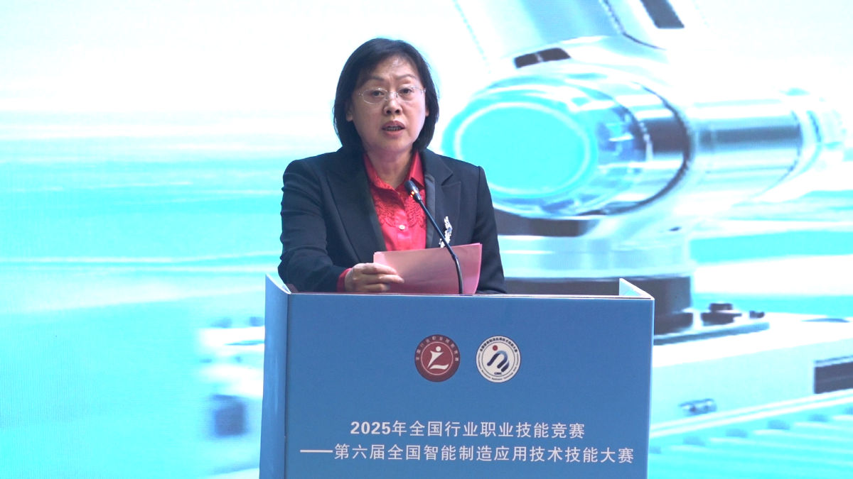 图为中国机械工业联合会教育培训部主任、机械工业教育发展中心主任郑丽梅总结讲话。肖江川 摄 图为中国机械工业联合会教育培训部主任、机械工业教育发展中心主任郑丽梅总结讲话。肖江川 摄