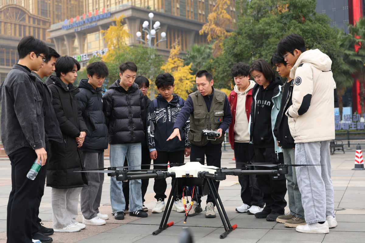 ͼΪ��ֳ������췽��ͼ