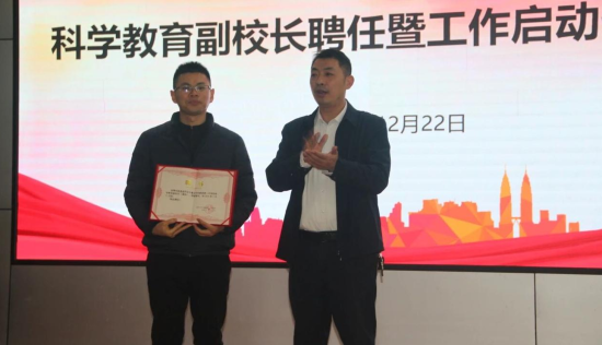 ͼΪ�ᶼһ��У���ž�Ϊ�ź����䷢Ƹ�顣�ᶼһ�� ��ͼ