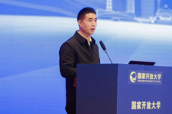 图为重庆市委教育工委、市教委二级巡视员卢明伦致辞。 重庆开放大学供图 图为重庆市委教育工委、市教委二级巡视员卢明伦致辞。 重庆开放大学供图