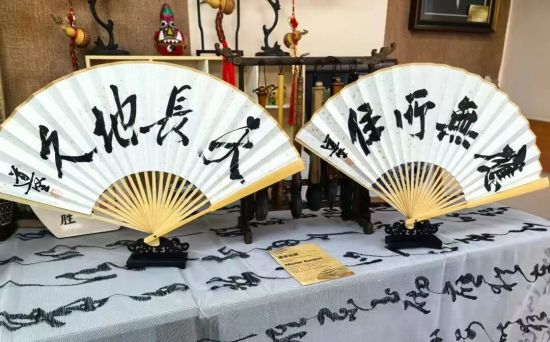 ͼΪ���ֲ�չ��Ʒ�����췽 ��ͼ