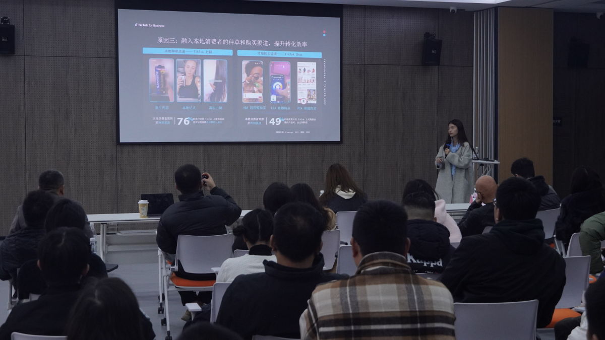 ͼΪ��ֳ������췽��ͼ