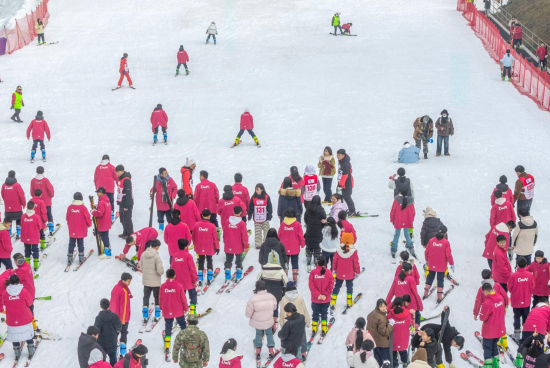 ͼΪ�ο��ڽ��ɽ�μӱ�ѩ�˶��� ������ͼ