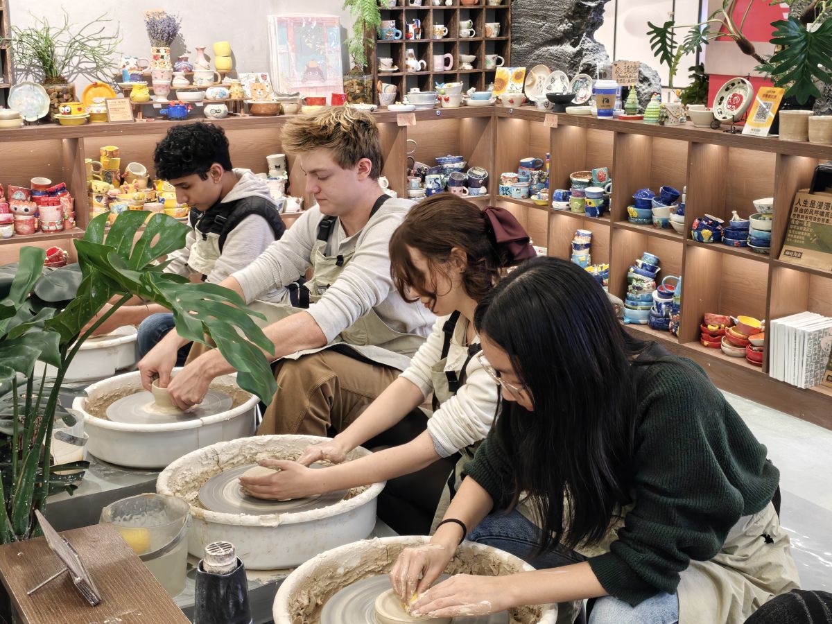 ͼΪ����ѧ���ڶ���Ӫ�����������������Ĵ�������ѧ��ͼ